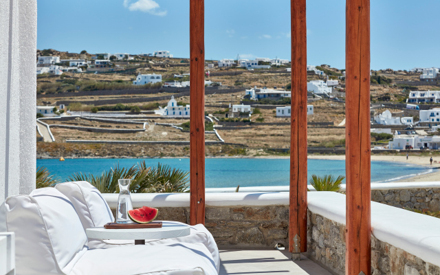 Mykonos Waves Beach House & Suites