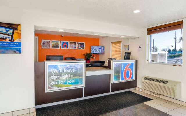 Motel 6 Denver, CO – Downtown