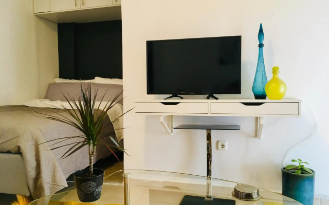 Cozy Studio by seaside and tram