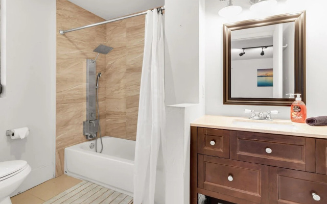 Modern & Fashionable Apartment w/Pool and Garden