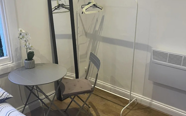 Charming Studio in London - 1 Person Only