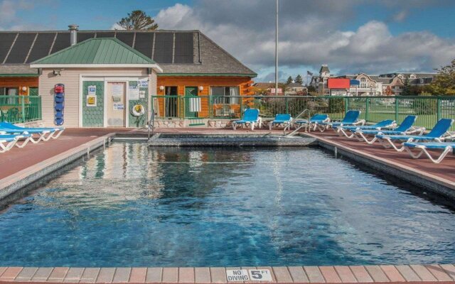 Econo Lodge Mackinaw City