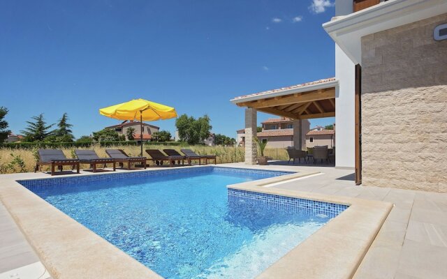 Seaside Villa With Swimming Pool in Funtana