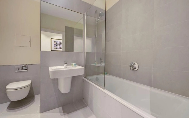 Modern 3 Bed Apartment Next to the Park - 210a