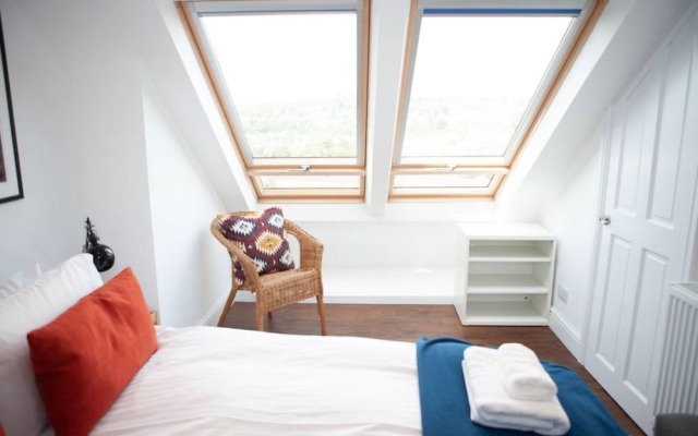 Splendid 3 Bedroom House Near Roman Bath