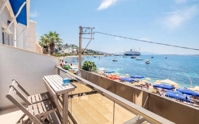Seafront Flat With Excellent Sea View in Bodrum