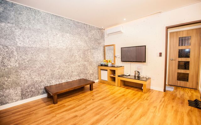 Pungnam Family Hotel