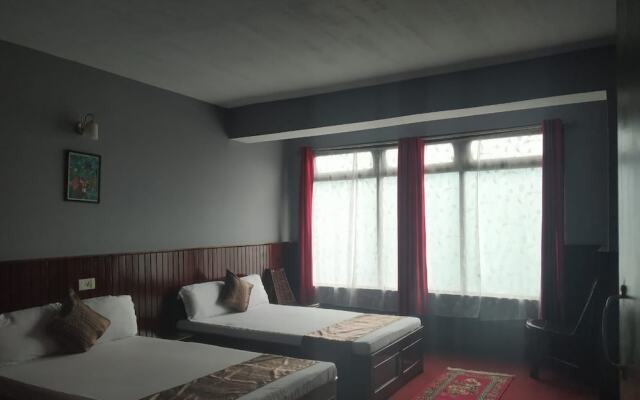 Hotel Pine Crest