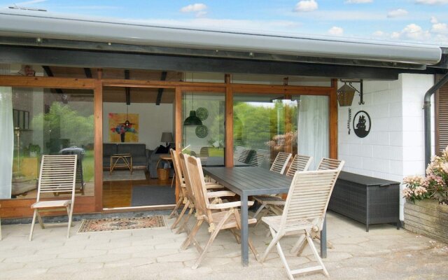 6 Person Holiday Home in Dronningmolle