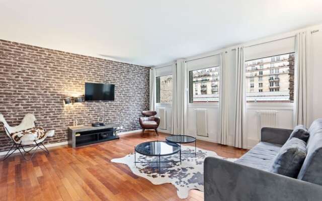 Stunning One Bedroom Apartment Sleeps 5 In Paris