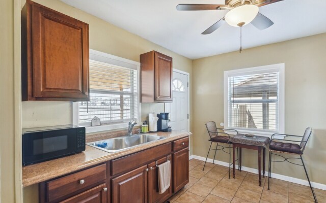 Quaint Midland Home ~ 1 Mi to Downtown!
