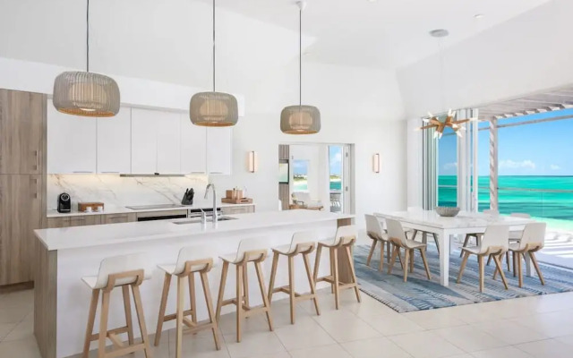 Oceanfront Penthouse Hot Tub Daily Cabana