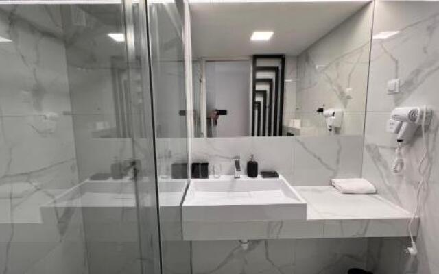 Hotel77