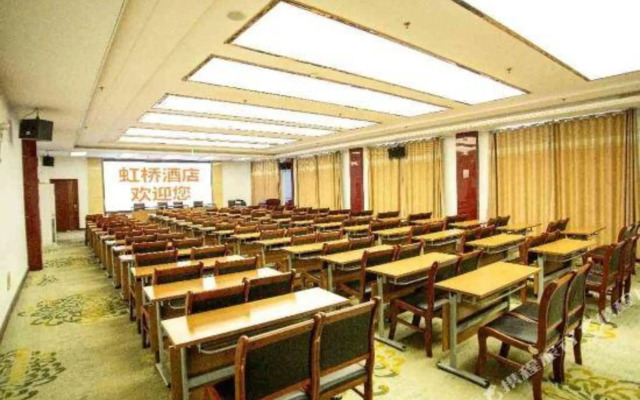 Baiyinquxinghongqiao Business Hotel