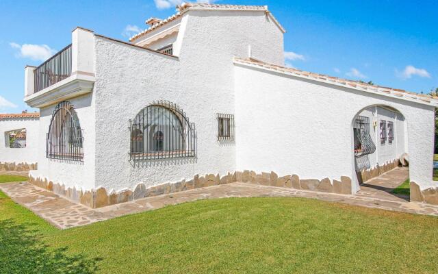 Magnificent Villa in Andalusia near Beach