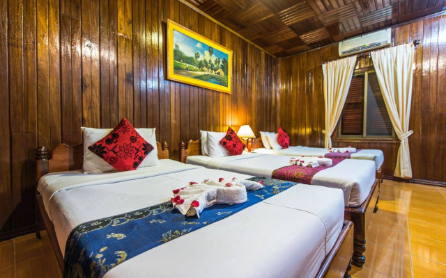 Neak Pean Hotel - Wooden House