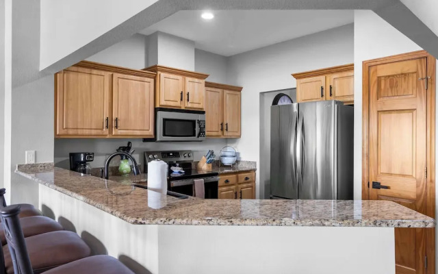 Waters Edge Retreat - For 6!