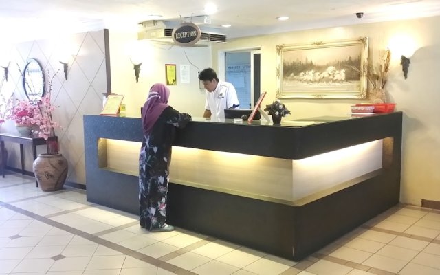 Hotel Centrepoint (Self Check In After 5PM)