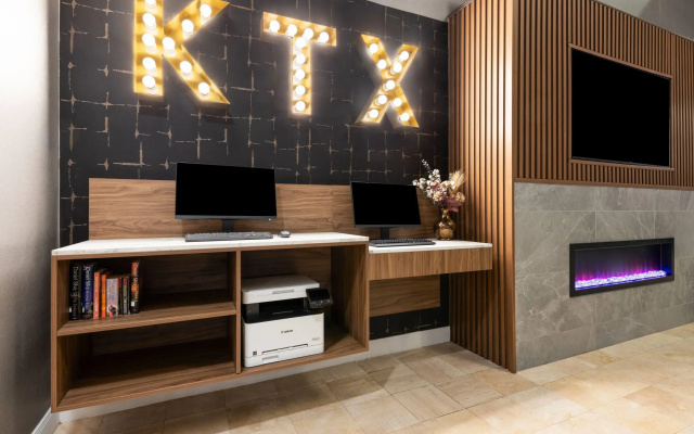 La Quinta Inn & Suites by Wyndham-Brookshire-West Katy