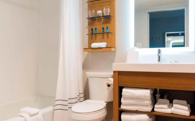 Sonesta Hotel Grand Rapids Airport