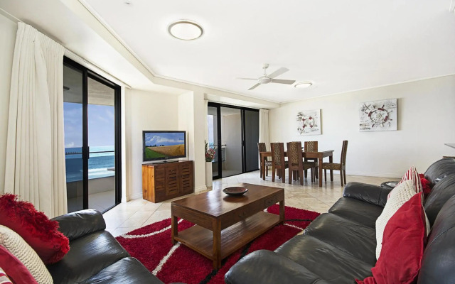 Clubb Coolum Beach Resort