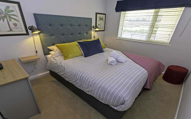 Clifton Court Apt 23 With Seaviews Heated Pool