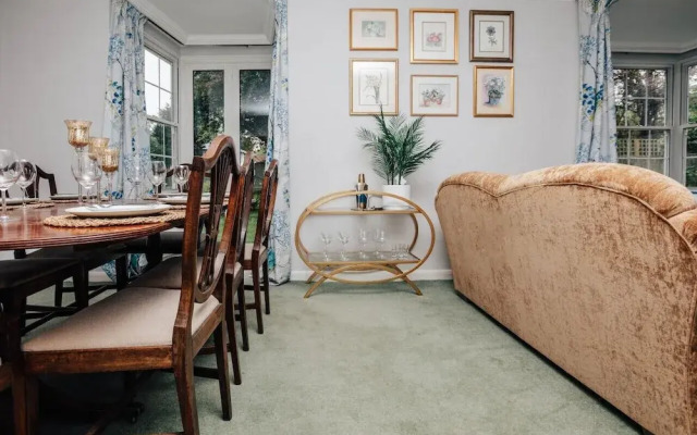 Montpellier House Centrally Located Large Garden - From 300 Per Night