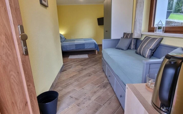 Lo Noyer Et Les Roses