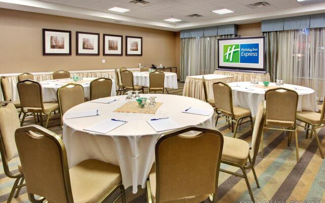 Holiday Inn Express & Suites Kingston Central by IHG
