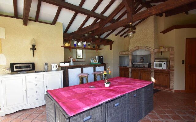 Lavish Villa on an Exclusive Estate in Liorac-sur-louyre With Pool