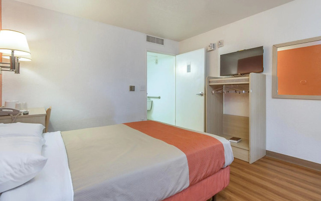 Motel 6 Phoenix North - Bell Road