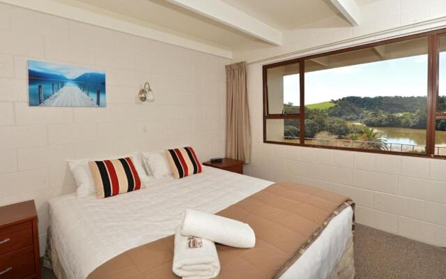 Waterfalls Estate - Motel & Campground