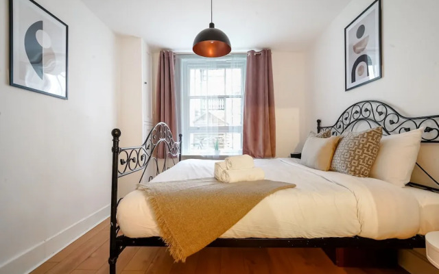 Liverpool Street 2BR City Apartment