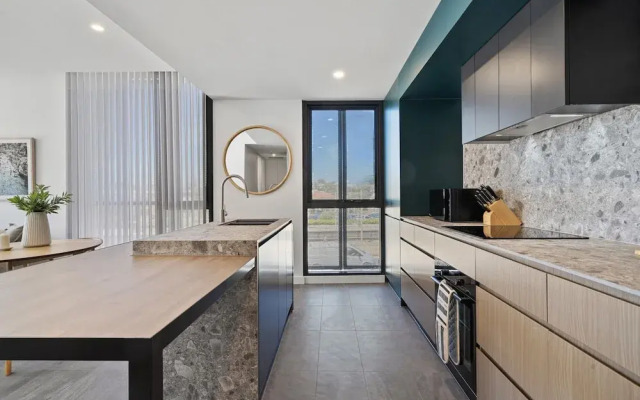 Spacious 2-bed Apartment With Rooftop Views