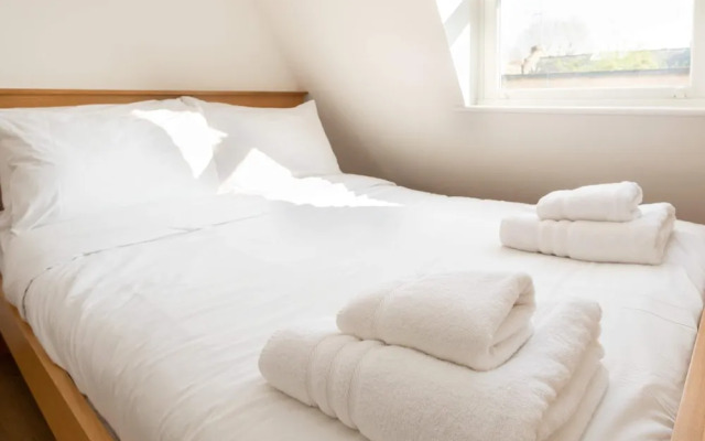 Spaciously Renovated 2BD Flat - Camden