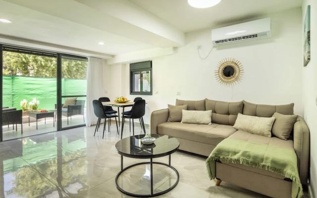 Bahai Serenity Apartment by Sea N' Rent