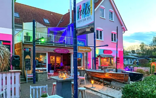 feels Beach Club Hotel