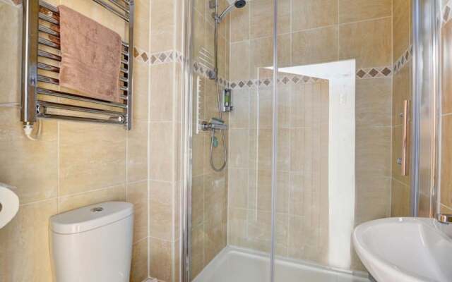 Spacious Holiday Home in Ilkerton With Garden