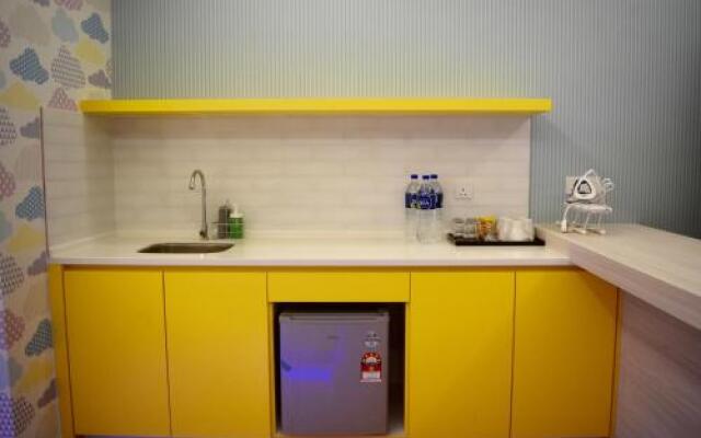 Iconic Suites & Pods Hotel