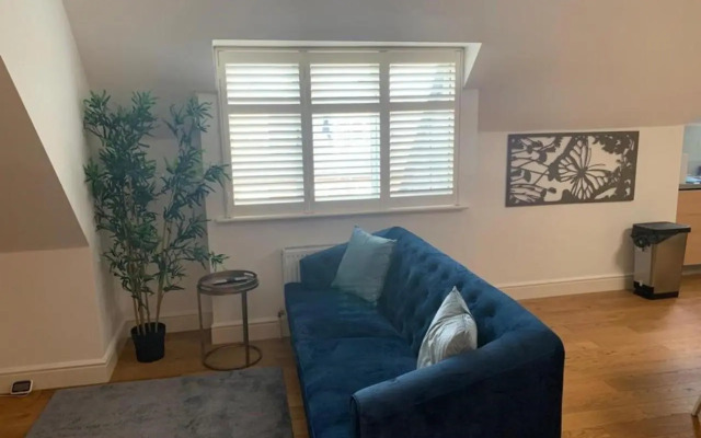 Addlestone - Large Stunning 2 bed room Apartment