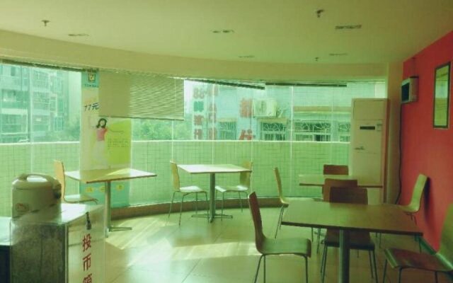 7Days Premium Zhongshan Tanzhou Town Market Central Branch