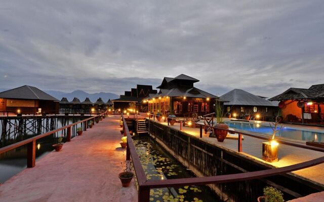 Shwe Inn Tha Floating Resort Hotel