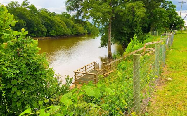 Red Carpet Inn & Suites