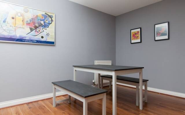 Homely, Hi-tech Modern Flat With Parking and gym