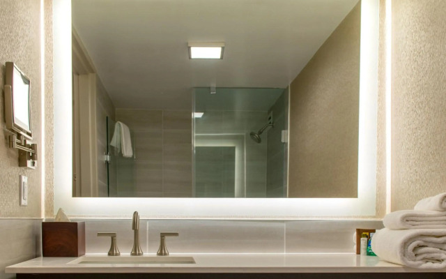 Crowne Plaza Executive Center Baton Rouge by IHG