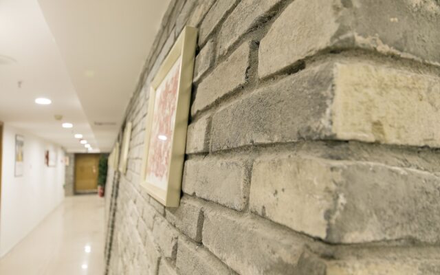 Xi'An Busy Hotel Bell Tower City Wall