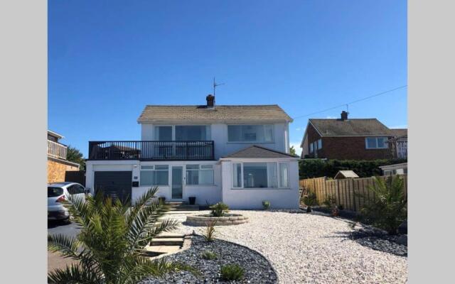 Detached House with Panoramic Sea Views