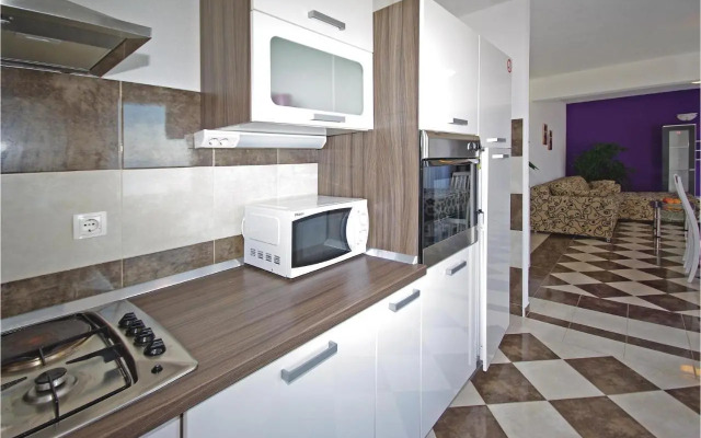 Two-Bedroom Apartment Makarska with Sea View 06