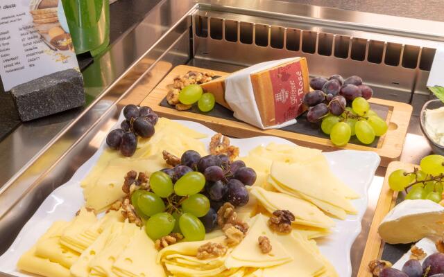 Holiday Inn — the niu, Franz Vienna