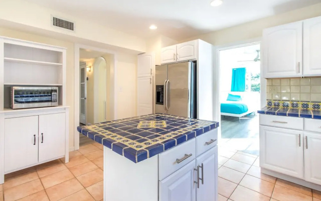 Chateau Hollywood Luxury Home & Pool near Hollywood Broadwalk